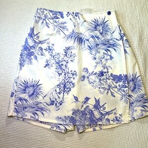 Demin & Co. Blue & White Tropical Floral Toile Skort, Small, NWT Stretch Waist